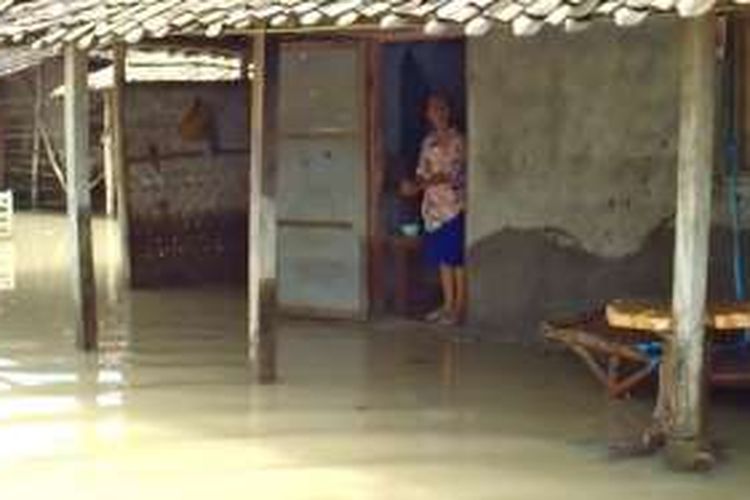 Rumah warga terendam saat banjir melanda Sukoharjo.