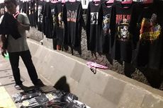 Pedagang Kaus Guns N' Roses Berjajar di Depan Gedung TVRI 