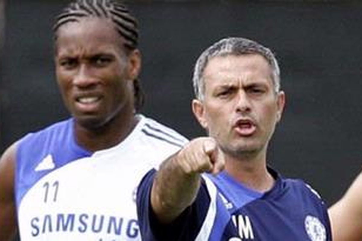 Jose Mourinho (kanan) dan Didier Drogba saat masih berada di Chelsea.