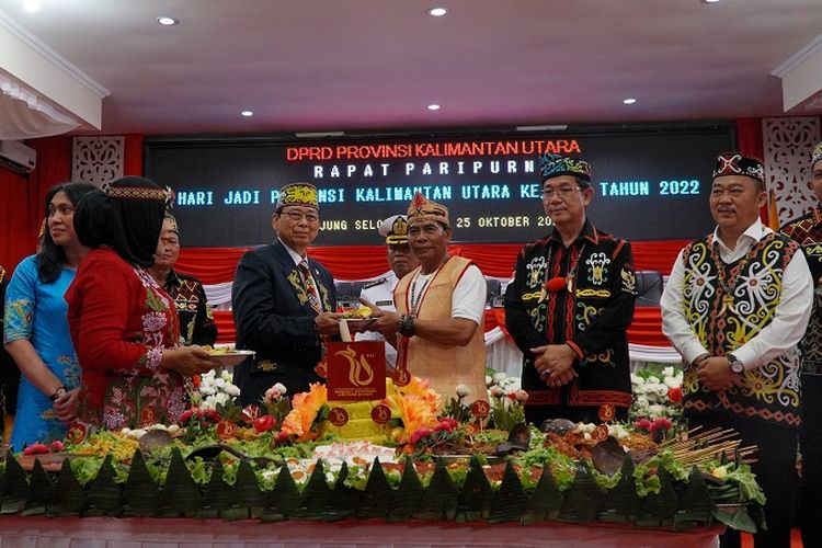 Kegiatan HUT ke-10 Provinsi Kaltara dilanjutkan dengan momentum pengalihan isu lahan Istana Dua Kesultanan Djalalludin dan Rumah Bertanduk sebagai ikon kebangsaan dan cagar budaya masyarakat Provinsi Kaltara. 