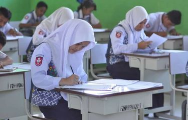 Siswi SMP Negeri di Jakarta Diminta Guru Pakai Jilbab: Ditegur di ...