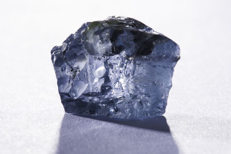 Berlian biru 29,6 karat yang ditemukan perusahaan tambang Petra Diamonds pada Januari 2014, di tambang Cullinan dekat ibu kota Afrika Selatan, Pretoria.