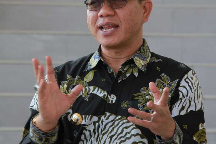 Bupati Bandung Dadang Supriatna saat mengunjungi Stasiun Tegalluar, Kecamatan Bojongsoang, Kabupaten Bandung, Jawa Barat beberapa waktu lalu.