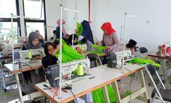 Gandeng BLK, Pemkot Semarang Produksi APD 100 Buah Per Hari