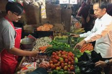 Blusukan ke Pasar Minggu, Jokowi Borong Ikan Asin hingga Jeruk Nipis