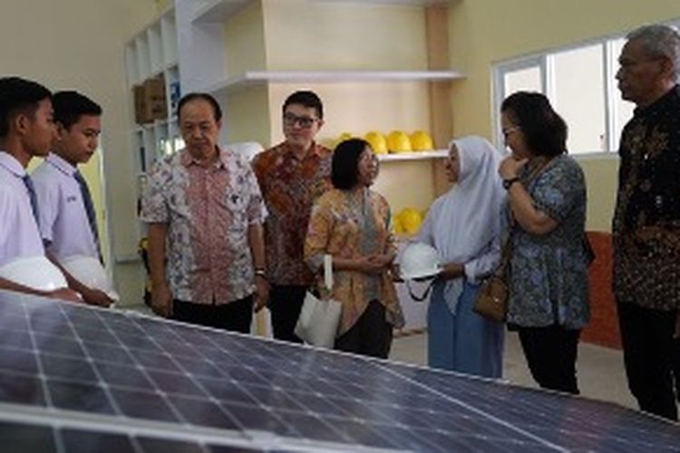 Yayasan SUN meningkatkan kompetensi siswa SMK melalui pengembangan pelatihan hard skill dan soft skill, modul pembelajaran, peralatan laboratorium praktik, hingga Teaching Factory (TeFa).