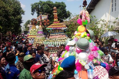 Serunya Sedekah Bumi di Banjarkerep Jombang, Warga Arak 6 Tumpeng Raksasa