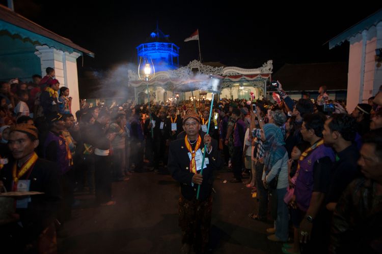 Kirab Pusaka atau Kirab Kebo Bule yang biasa dilaksanakan untuk merayakan pergantian Tahun Baru Islam atau Satu Suro di Kraton Surakarta, tahun ini ditiadakan, Rabu (19/8/2020).