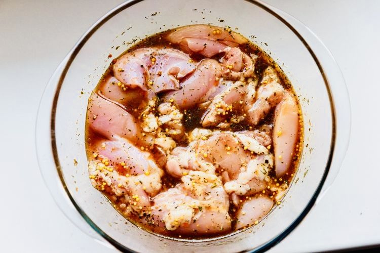 Cara Marinasi Ayam ala Chef, Bumbu Meresap sampai ke Tulang