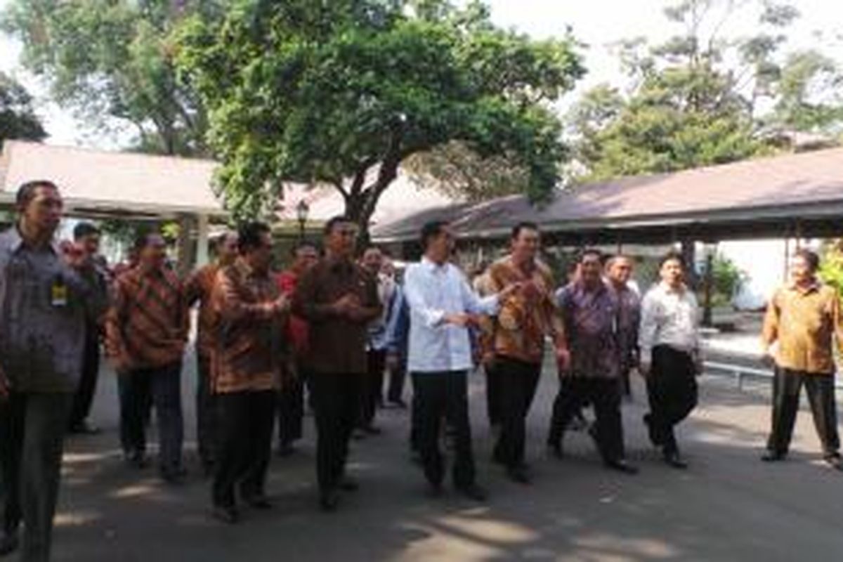 Presiden Joko Widodo menemani Plt Gubernur DKI Jakarta Basuki Tjahaja Purnama keliling Istana, Rabu (22/10/2014).