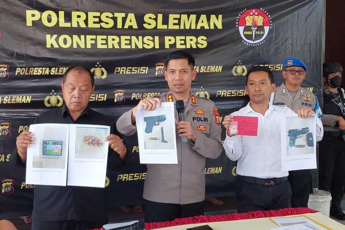 Kapolresta Sleman AKBP Yuswanto Ardi saat menunjukan foto senjata air gun yang digunakan pelaku untuk merusak Puskesmas Depok I, Maguwoharjo, Kabupaten Sleman.