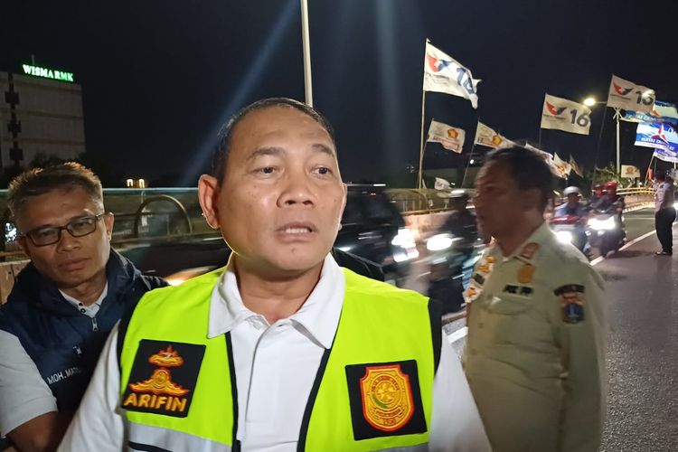 Kasatpol PP DKI Jakarta Arifin di Flyover Pesanggrahan, Jakarta Barat, Jumat (19/1/2024).