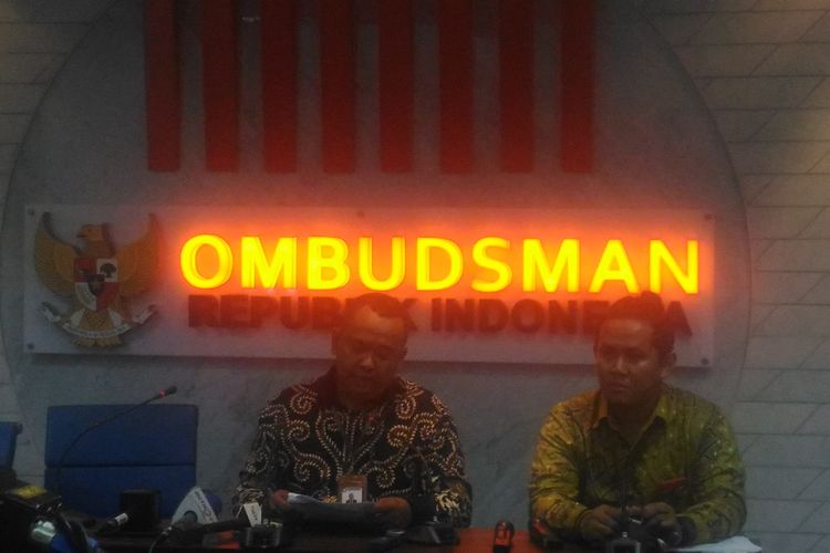 Ombudsman RI menggelar konferensi pers terkait penemuan pengabaian kewajiban hukum terkait plesiran Idrus Marham di kantor Ombudsman, Jakarta Selatan, Rabu (3/7/2019). 