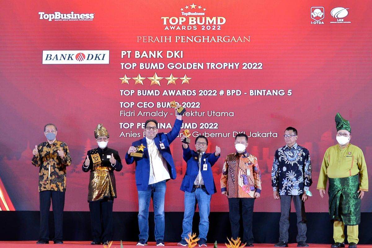 Bank DKI kembali meraih beberapa penghargaan pada gelaran TOP BUMD Awards 2022 pada Rabu (20/4/2022). Penghargaan yang diterima Bank DKI tersebut yaitu TOP BUMD Awards 2022 BPD #Bintang 5, Golden Star Trophy dan TOP CEO BUMD 2022 untuk Direktur Utama Bank DKI Fidri Arnaldy.
