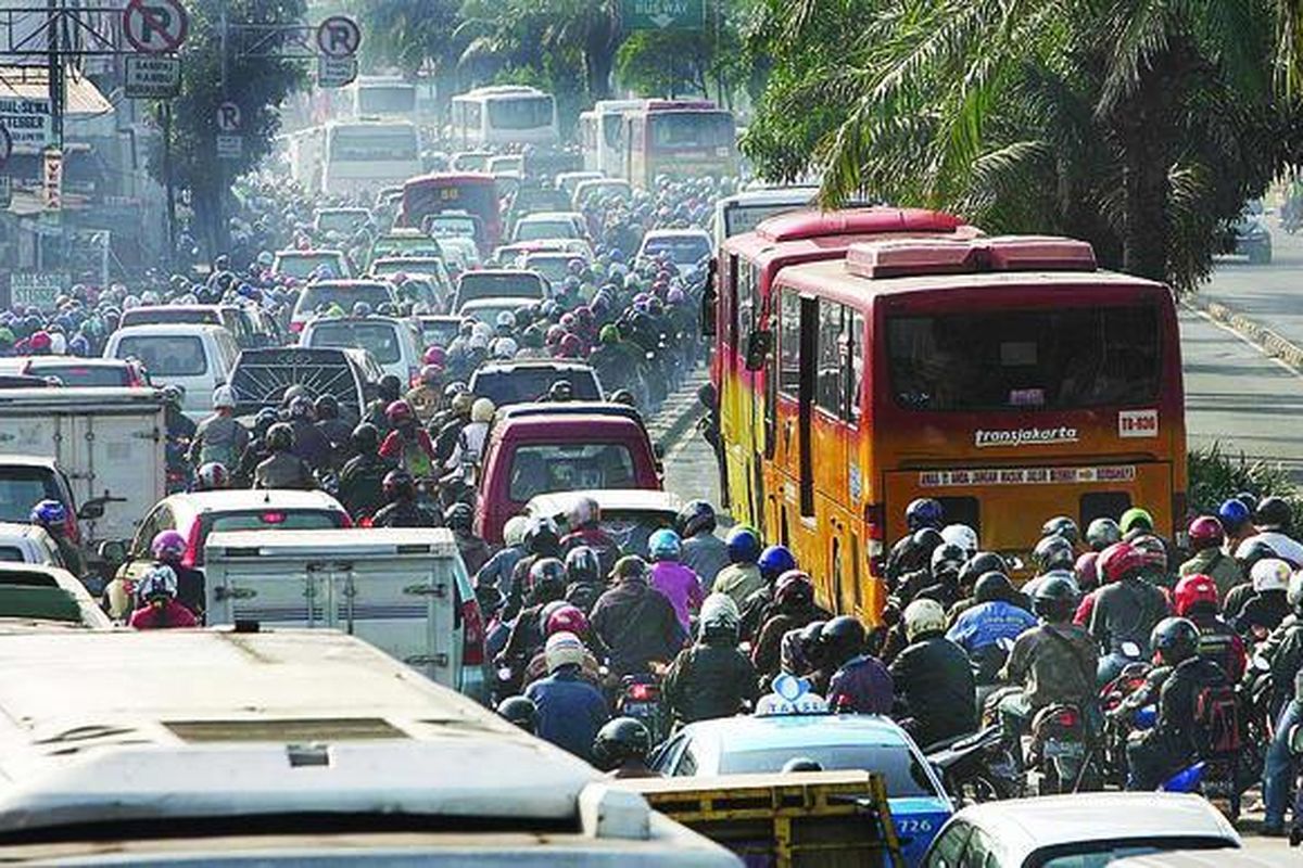 Sebelum dioperasikan pada Jumat (31/12/2010) ini, di Koridor X Cililitan-Tanjung Priok telah dilakukan tiga kali uji coba bus Transjakarta, yaitu pada 17 Desember, 22 Desember, dan 27 Desember 2010.