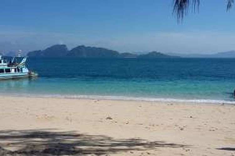 Pulau Koh Kradan di Provinsi Trang, Thailand, Sabtu (13/2/2016). 