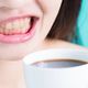 2 Kebiasaan yang Bisa Bikin Gigi Menguning