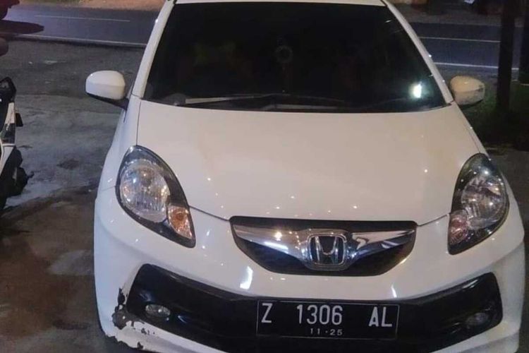 Driver taksi online asal Sumedang jadi korban begal, mobilnya dirampas, ditelanjangi dan dibuang di wilayah Lembang.