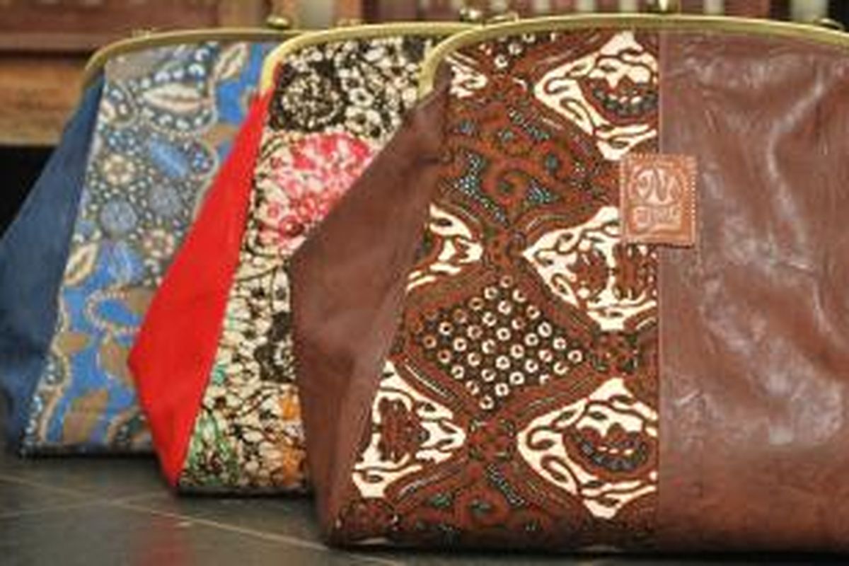 Salah satu koleksi tas batik Nyai.