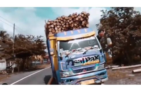 Video Viral Truk Pengangkut Kayu di Lumajang Lakukan Oleng, Ini Penjelasan Polisi...