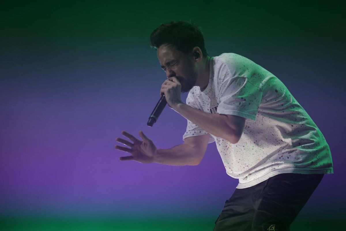 Mike Shinoda saat tampil di Konsernya yang bertajuk Post Traumatic Tour 2019 di JIExpo Kemayoran, Jakarta Pusat, Rabu (4/9/2019).