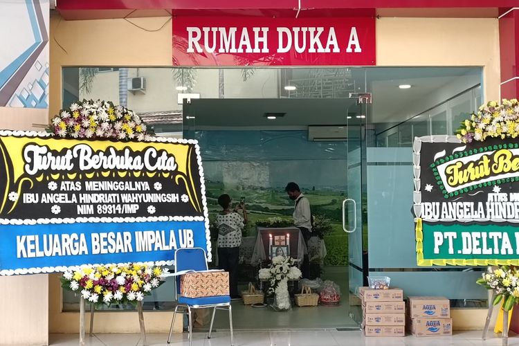 Jenazah korban mutilasi di Bekasi, Angela Hindriati Wahyuningsih (54), tengah disiapkan untuk misa Requiem di RS Polri Kramat Jati, Jakarta Timur, Kamis (12/1/2023).