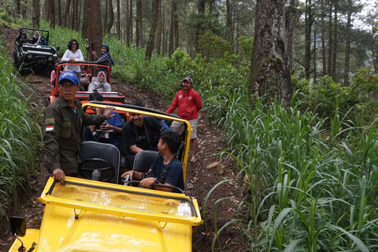 Lawu Tour Jeep Adventure di Mojosemi Forest Park, Kabupaten Magetan, Jawa Timur, Rabu (23/1/2019).