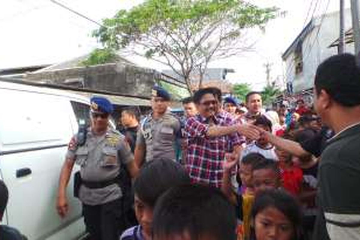 Calon wakil gubernur DKI Jakarta Djarot Saiful Hidayat saat berkampanye di Kamal, Jakarta Barat, Rabu (7/12/2016).