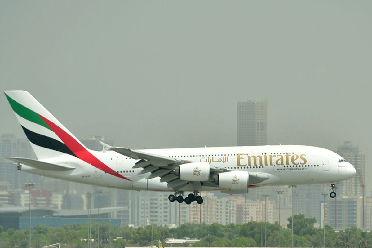 Sebuah Airbus A380 milik maskapai penerbangan Emirates Airlines.
