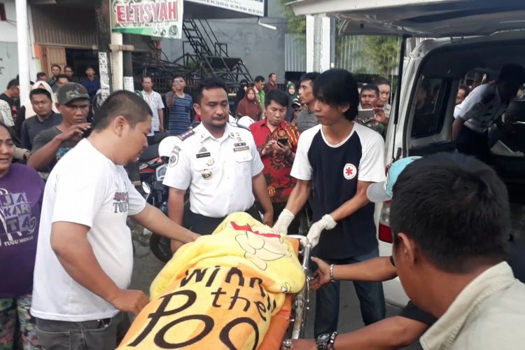 Seorang pemilik rumah makan di Kota Palopo nekat mengakhiri hidupnya dengan cara gantung diri, Kamis (07/02/2019).