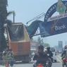 Viral, Video Dump Truk Tersangkut di Gapura Selamat Jalan Magelang