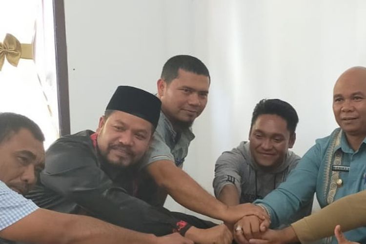 Foto: Suasana pertemuan antara Plt Bupati Bener Meriah, Dailami dengan aktivis Garis Merah, Nasri Isma di rumah Dinas Wakil Bupati Bener Meriah, Kamis (23/9/2021)