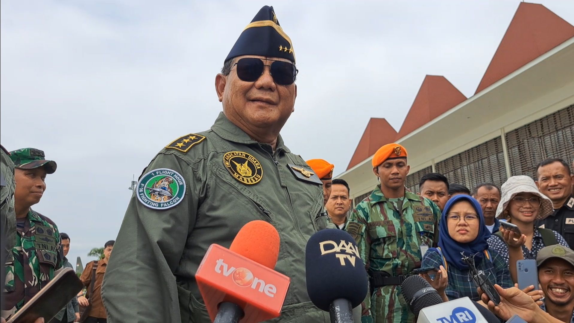 Jajal Pesawat F-16 TNI AU, Prabowo Dapat Brevet Wing Penerbang Kehormatan