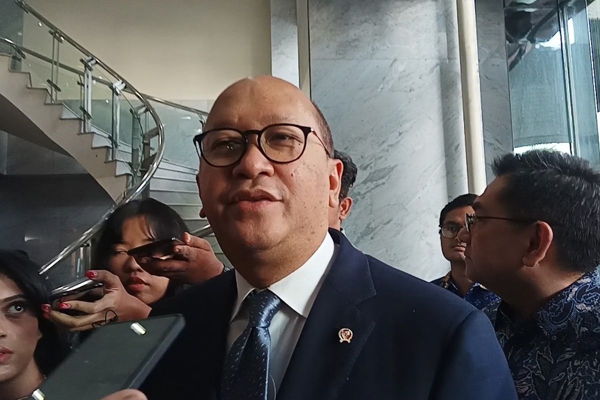 CEO Danantara Rosan P Roeslani saat memberikan keterangan di Kantor BKPM, Jakarta, Rabu (1/10/2025).