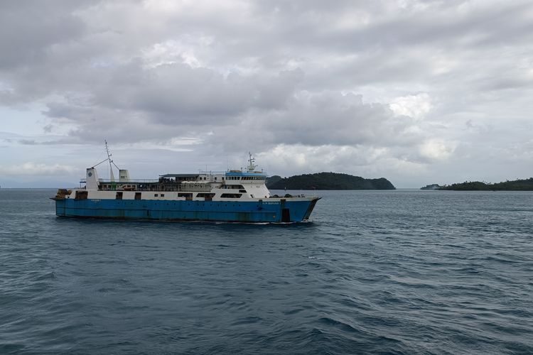 Kapal ferry menyeberang dari Pelabuhan Merak menuju Pelabuhan Bakauheni (KOMPAS.com/Nabilla Tashandra)
