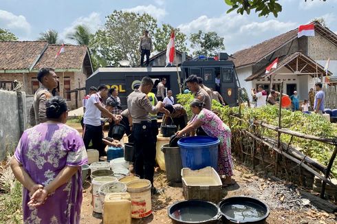 Kekeringan di Way Kanan Lampung, 8.000 Liter Air Bersih Disalurkan