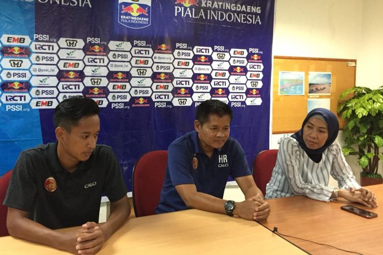 Pelatih Sriwijaya FC Hartono Ruslan saat memberikan keterangan pers usai menghadapi Madura United di stadion Gelora Sriwijaya Jakabaring Palembang, Sumatera Selatan, Kamis (21/2/2019).