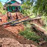 Longsor di Nanggerang Bandung Barat, Warga Jalan Kaki Memutar Imbas Akses Terputus