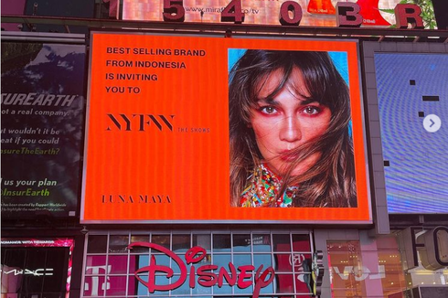 Jelang NYFW, Wajah Luna Maya Terpampang di Times Square New York