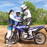 Cara Mengendalikan Motor Sambil Berdiri