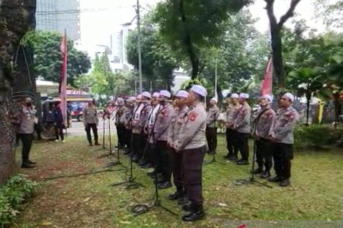 Pasukan Basmalah dan Asmaul Husna Polda Metro Jaya.