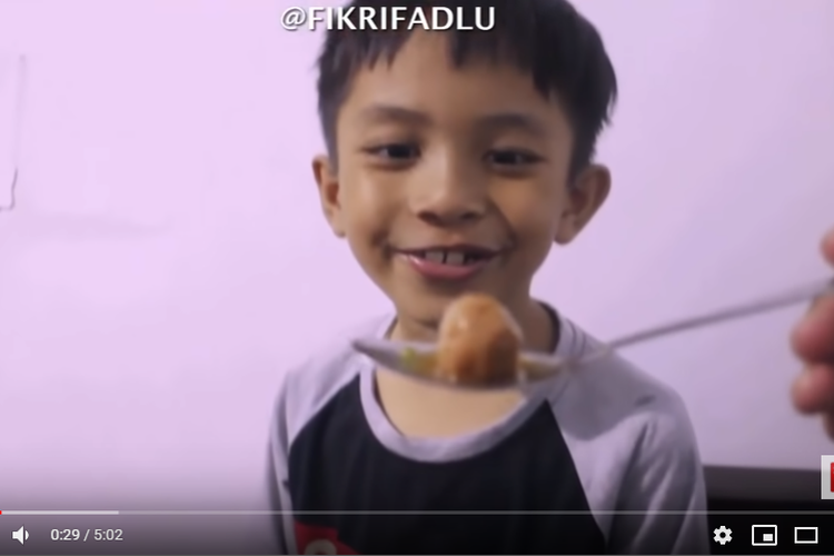 Video Diwan makan bakso yang diunggah akun YouTube @fikrifadlu telah ditonton lebih dari 53 juta kali. 