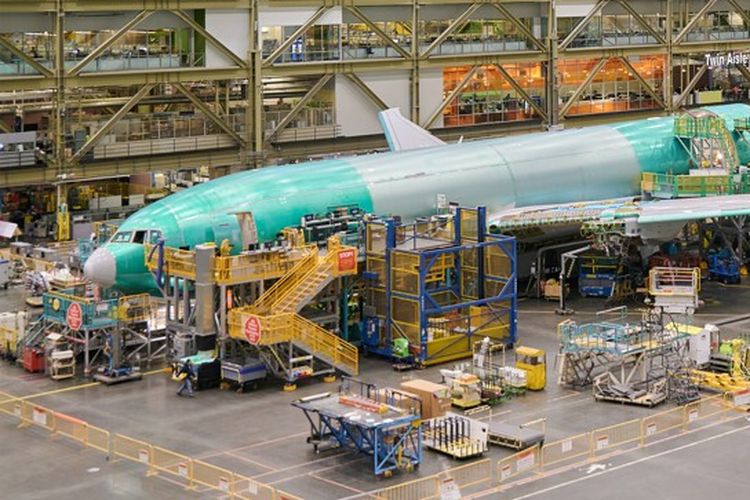 Pesawat B777 di fasilitas perakitan Boeing di Seattle, AS.