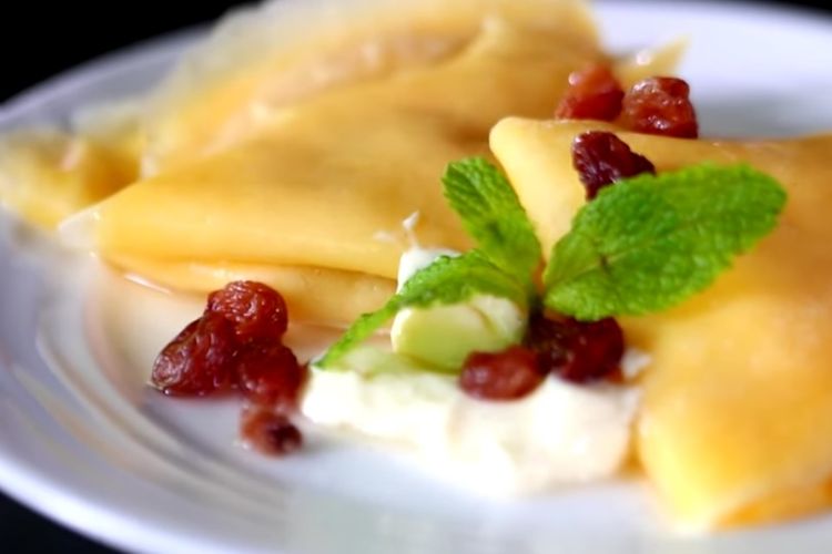 Apple and raisin crepes