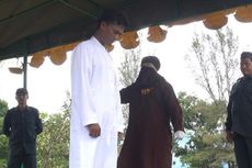 Perempuan Ini Menangis Saksikan 6 Saudaranya Dicambuk di Aceh