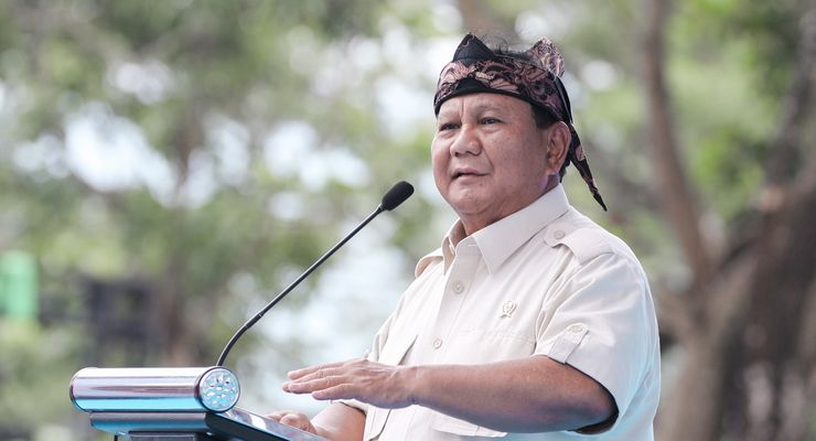 Kunjungi Food Estate Partisipatif di Sumedang, Menhan Prabowo Tebar Bantuan untuk Petani