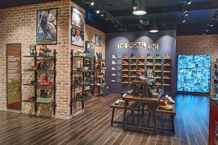 Gerai Dr. Martens di Kota Kasablanka