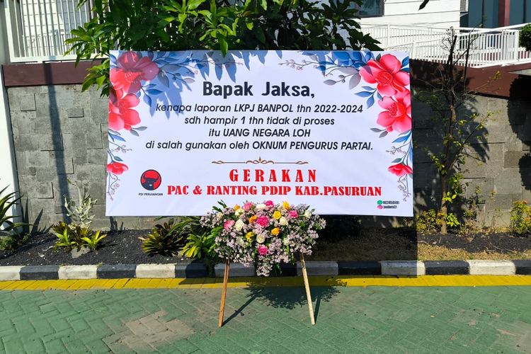 Kejari Pasuruan Dapat Karangan Bunga Berisi Kritik Dana Bantuan Parpol
