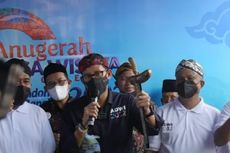 Sandiaga Takjub dengan Keris Buatan Warga Desa Aeng Tong-Tong, Akan Dijadikan Suvenir KTT G20 di Bali