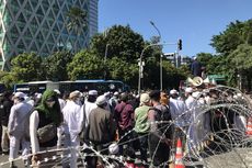 Jalan Menuju Patung Kuda Disekat Polisi, Massa Reuni 212 Kumpul di Perempatan MH Thamrin